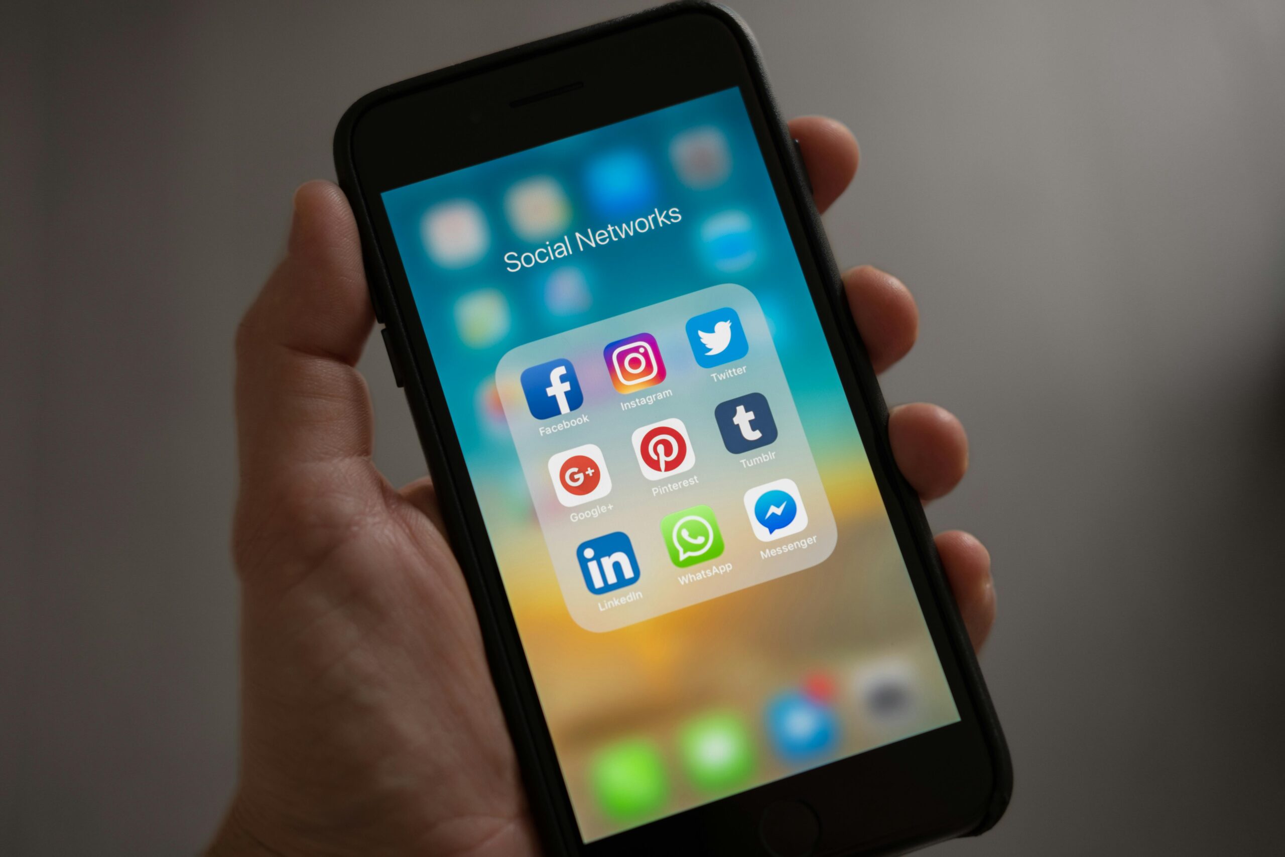jak zarzadzac social medaimi